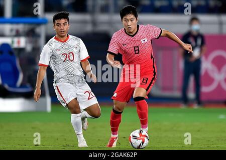 YOKOHAMA, JAPAN - 31. JULI: Fernando Beltran aus Mexiko und Kang-in Lee aus Südkorea während des Viertelfinalspieles des Olympischen Fußballturniers für Männer von Tokio 2020 zwischen Südkorea und Mexiko im Internationalen Stadion Yokohama am 31. Juli 2021 in Yokohama, Japan (Foto: Pablo Morano/Orange Picics) Stockfoto