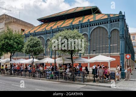 Mercado Central de Atarazanas, traditionelle Markthalle mit großer Auswahl an Lebensmitteln und Tapasbars, , Malaga, Costa del Sol, Provinz Malaga, Ein Stockfoto