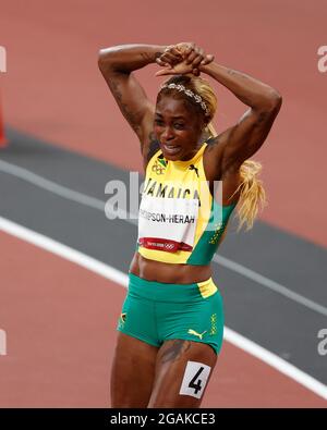 Tokio, Japan. Juli 2021. Leichtathletik: Olympische Spiele, 100 m, Frauen, Finale im Olympiastadion. Jamaikas Elaine Thompson-Herah feiert nach dem Rennen. Quelle: Oliver Weiken/dpa/Alamy Live News Stockfoto