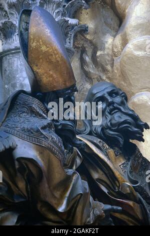 Rom, Italien. Juli 2021. 31. Juli 2021 : Statuen auf dem Altar der Kathedrale in der Vatikanischen Basilika gefunden Kredit: Unabhängige Fotoagentur/Alamy Live News Stockfoto