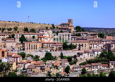 Panoramablick auf Sepulveda in der Provinz Segovia. Spanien. Stockfoto