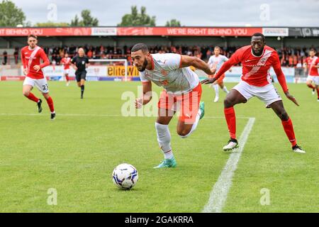 Morecambe, Großbritannien. Juli 2021. Keshi Anderson von Blackpool verliert am 7/31/2021 in Morecambe, Großbritannien, seinen Fuß und den Ball. (Foto von Mark Cosgrove/News Images/Sipa USA) Quelle: SIPA USA/Alamy Live News Stockfoto