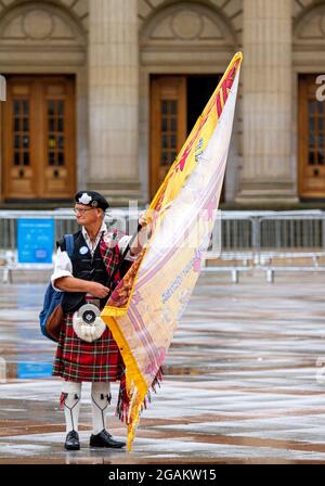 Dundee, Tayside, Schottland, Großbritannien. Juli 2021. Britische Politik: Die statische „All Under One Banner“-Kundgebung in Dundee mit Independence Live hat sich im Stadtzentrum versammelt. Heute findet die größte statische Kundgebung zur Unterstützung der Unabhängigkeit statt, die Dundee seit dem Ausbruch von Covid-19 erlebt hat, wobei All Under One Banner erklärt, dass die Kundgebung wie geplant auf Schieß los. angesetzt ist. Kredit: Dundee Photographics/Alamy Live Nachrichten Stockfoto