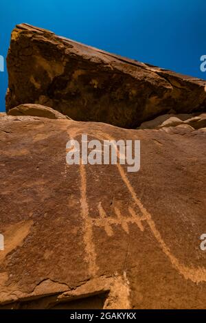 Stilisierte menschliche Figur auf der McKee Spring Petroglyph Site, Dinosaur National Monument, Utah, USA Stockfoto