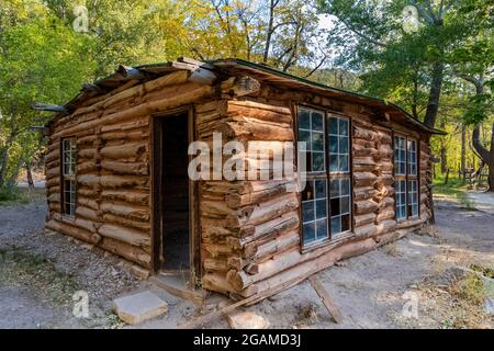 Josie's Cabin, ein Blockhaus, das von der Gehöft Josie Bassett Morris in den frühen 1900er Jahren gebaut wurde, Dinosaur National Monument, Utah, USA Stockfoto