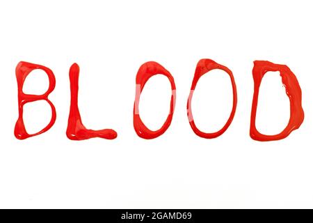 Blutfleck tropft Buchstaben isoliert auf einen weißen Hintergrund. Stockfoto