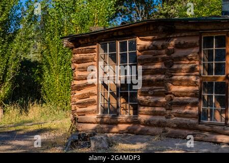 Josie's Cabin, ein Blockhaus, das von der Gehöft Josie Bassett Morris in den frühen 1900er Jahren gebaut wurde, Dinosaur National Monument, Utah, USA Stockfoto