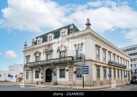 FARO, PORTUGAL - 20. juni 2021 - Blick auf das große Regionalmuseum der Stadt Faro, Portugal. Stockfoto