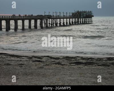 Ocean Pier in den Atlantischen Ozean in Swakopmund, Namibia Stockfoto