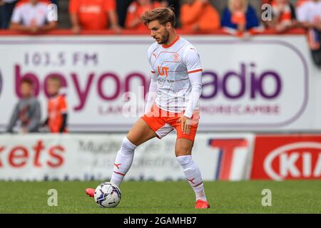 Morecambe, Großbritannien. Juli 2021. Luke Garbutt von Blackpool während des Spiels in Morecambe, Vereinigtes Königreich am 7/31/2021. (Foto von Mark Cosgrove/News Images/Sipa USA) Quelle: SIPA USA/Alamy Live News Stockfoto