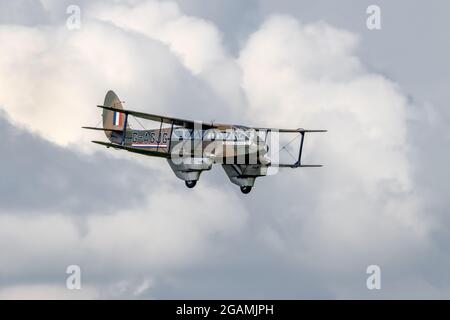 1941 de Havilland DH-89A Dominie/Dragon Rapide ‘G-AGJG’ bei der Airshow des Shuttleworth Flying Festival of Britain am 6. Juni 2021 Stockfoto