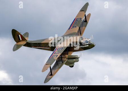 1941 de Havilland DH-89A Dominie/Dragon Rapide ‘G-AGJG’ bei der Airshow des Shuttleworth Flying Festival of Britain am 6. Juni 2021 Stockfoto