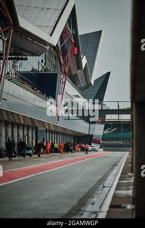 Towcester, Northamptonshire, Großbritannien. Juli 2021. International Paddock, The Wing, wie man es während des Classic Motor Racing Festivals auf dem Silverstone Circuit sieht (Foto von Gergo Toth / Alamy Live News) Stockfoto