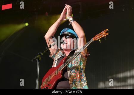 Lulworth, Dorset, 31. Juli 2021, Level 42 live beim Camp Beestival Festival, Lulworth, Dorset UK Credit: Dawn Fletcher-Park/Alamy Live News Stockfoto