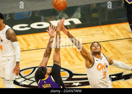 Orlando, Florida, USA, 26. März 2021, Los Angeles Lakers Power Forward Anthony Davis #3 schießt den Ball, um im Amway Center gegen die Orlando Magic zu Punkten (Foto: Marty Jean-Louis) Stockfoto