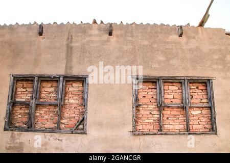 Überreste von verlassenen Gebäuden aus den Minen des Dorfes La Union in der Provinz Cartagena, Gemeinde Murcia, Spanien. Stockfoto