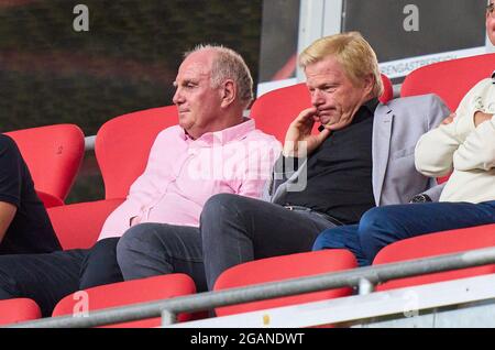 Uli HOENESS (ehemaliger FCB-Präsident ), Ehrenpräsident, Oliver KAHN, FCB-CEO, Vorsitzender der FC Bayern München AG, im Spiel FC BAYERN MÜNCHEN - SSC NEAPEL 0-3 beim Audi Football Summit am 31. Juli 2021 in München, Deutschland Saison 2021/2022, Spieltag X, 1.Bundesliga, FCB, München, Napoli, X.Spieltag. © Peter Schatz / Alamy Live News Stockfoto