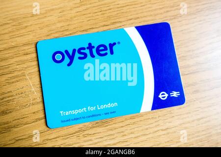 Oyster Card die Travel Card Transport for London, die in LondonTubes, Zügen, Bussen, Trams und Booten verwendet werden kann. Stockfoto