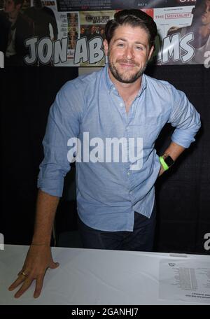 Gatlinburg, TN, USA. Juli 2021. Jon Abrahams nimmt am Smoky Mountain Fan Fest 2021, Gatlinburg Convention Center, Gatlinburg, TN, 31. Juli 2021 Teil. Quelle: Derek Storm/Everett Collection/Alamy Live News Stockfoto