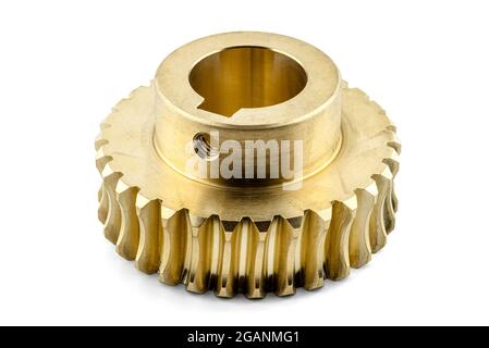 Makrofoto eines neuen glänzenden Kupferzahnrads, isoliert auf weißem Hintergrund, sichtbares Loch für die Sicherungsschraube. Stockfoto