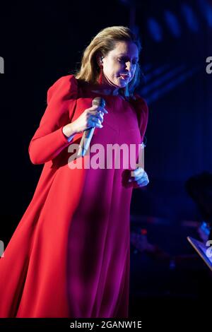 Madrid, Spanien. Juli 2021. Die spanische Sängerin Niña Pastori, Künstlername Maria Rosa García García, tritt live während des Noches del Botanico Musikfestivals im Real Jardín Botánico Alfonso XIII. Auf Kredit: SOPA Images Limited/Alamy Live Nachrichten Stockfoto