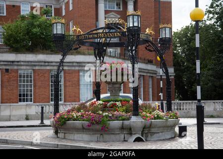 Denkmal zur Verhütung von Tierquälereien, entworfen von Thomas Edward Collcutt Richmond Hill, Richmond, South West London, Großbritannien Stockfoto