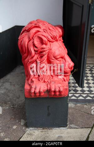 Red Lions vor dem Red Lion Pub, Castelnaus, Barnes, South West London, Großbritannien Stockfoto