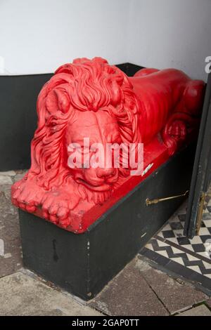 Red Lions vor dem Red Lion Pub, Castelnaus, Barnes, South West London, Großbritannien Stockfoto