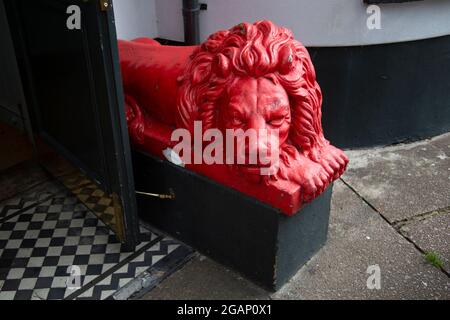 Red Lions vor dem Red Lion Pub, Castelnaus, Barnes, South West London, Großbritannien Stockfoto