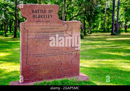 Ein Denkmal für die Soldaten von Missouri, die in der Schlacht von Fort Blakeley gekämpft haben, steht im historischen Blakeley State Park im spanischen Fort, Alabama. Stockfoto