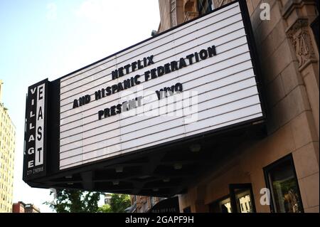 New York City, USA. Juli 2021. Festzelt auf dem roten Teppich bei der „VIVO“ NYC Special Screening, die im Village East von Angelika in New York, NY, am 31. Juli 2021 stattfand. (Anthony Behar/Sipa USA) Quelle: SIPA USA/Alamy Live News Stockfoto