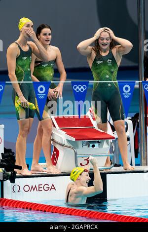 Tokio, Japan. August 2021. TOKIO, JAPAN - 1. AUGUST: Emma McKeon, Kaylee McKeown, Chelsea Hodges und Cate Campbell aus Australien feiern, nachdem sie am 30. Juli 2021 im Tokyo Aquatics Center in Tokio, Japan, im Medaillenfinale der Frauen mit 4x100 m Medley-Abschluss während der Olympischen Spiele 2020 in Tokio im Rahmen des Tokyo Aquatics Center gegeneinander antreten (Foto: Giorgio Scala/Insidefoto/Deepbluemedia) Quelle: Insidefoto srl/Alamy Live News Stockfoto