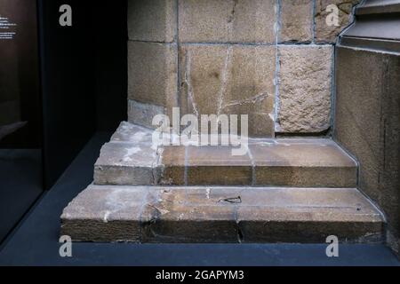 Hiroshima, Japan, 31/10/19. Human Shadow Etched in Stone, eine Ausstellung im Hiroshima Peace Memorial Museum. Stockfoto