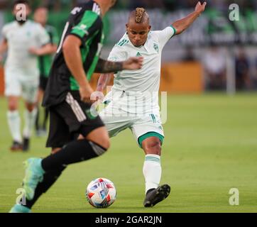 31. Juli 2021: Colorado Rapids-Stürmer Michael Barrios (12) bereitet sich auf einen Schuss während eines Fußballspiels der Major League zwischen dem FC Austin und den Colorado Rapids am 31. Juli 2021 in Austin, Texas, vor. Colorado Rapids gewann 1:0. (Bild: © Scott Coleman/ZUMA Press Wire) Stockfoto