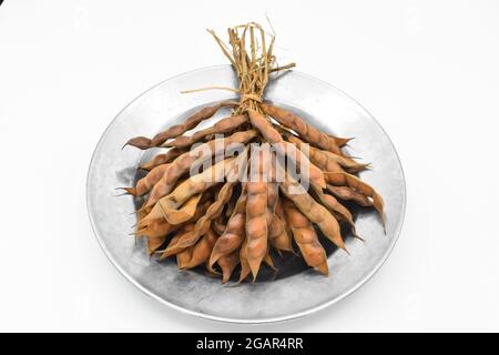 Traditionelle burmesische oder burmesische Straßengerichte, gekochte Erbsen. Isoliert auf weißem Hintergrund. Vorderansicht. Stockfoto