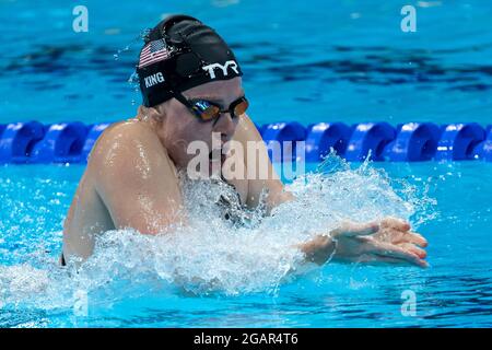 TOKIO, JAPAN - 30. JULI: Lilly King of United States tritt beim Finale der 200-m-Brustschläge der Frauen während der Olympischen Spiele in Tokio 2020 auf dem Tokyo Aq an Stockfoto