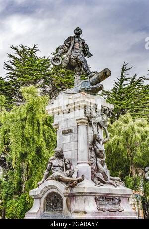 Ferdinand Magellan Bronze-Denkmäler Punta Arenas Chile. 1920 Denkmal von Guellermo Cordova für einen berühmten Entdecker, der in der Gegend von Punta Arenas landete Stockfoto