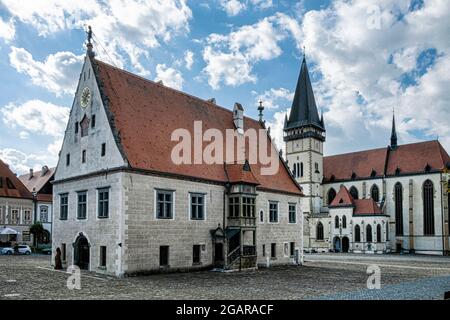 Basilika St. Giles und altes Rathaus, Bardejov, Slowakische republik. Religiöse Architektur. Reiseziel. Stockfoto
