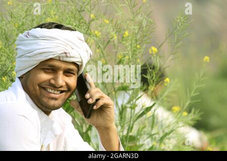 Glücklicher indischer Bauer Stockfoto