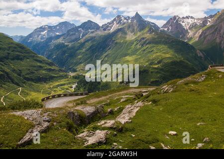 Idyllische Landschaft der wilden hochalpen im Val Formazza während des Sommertages im juli, Piemont, Italien Stockfoto