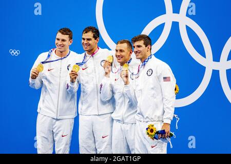 TOKIO - der US-Amerikaner Michael Andrew, der US-Amerikaner Ryan Murphy, Caeleb Dressel und der US-Amerikaner Zach Apple feiern die Goldmedaille im Finale der 4x100-m-Medley-Staffel der Männer beim Schwimmen und den Weltrekord bei den Olympischen Spielen in Tokio 2020 im Tokyo Aquatics Center in Tokio am 1. August. 2021. Foto von Robin Utrecht /ABACAPRESS.COM Stockfoto