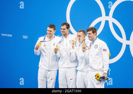 TOKIO - der US-Amerikaner Michael Andrew, der US-Amerikaner Ryan Murphy, Caeleb Dressel und der US-Amerikaner Zach Apple feiern die Goldmedaille im Finale der 4x100-m-Medley-Staffel der Männer beim Schwimmen und den Weltrekord bei den Olympischen Spielen in Tokio 2020 im Tokyo Aquatics Center in Tokio am 1. August. 2021. Foto von Robin Utrecht /ABACAPRESS.COM Stockfoto