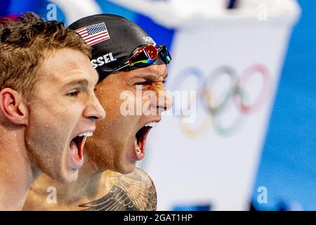 TOKIO - der US-Amerikaner Michael Andrew, der US-Amerikaner Ryan Murphy, Caeleb Dressel und der US-Amerikaner Zach Apple feiern die Goldmedaille im Finale der 4x100-m-Medley-Staffel der Männer beim Schwimmen und den Weltrekord bei den Olympischen Spielen in Tokio 2020 im Tokyo Aquatics Center in Tokio am 1. August. 2021. Foto von Robin Utrecht /ABACAPRESS.COM Stockfoto