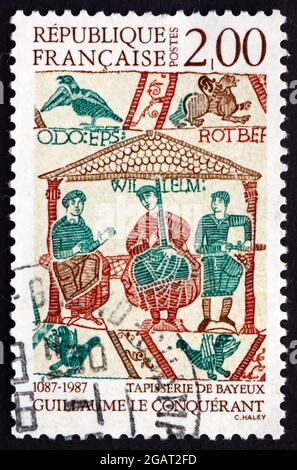 FRANKREICH - UM 1987: Eine in Frankreich gedruckte Briefmarke zeigt Wilhelm den Eroberer, den ersten normannischen König von England, Detail aus dem Wandteppich von Bayeux, um 1 Stockfoto