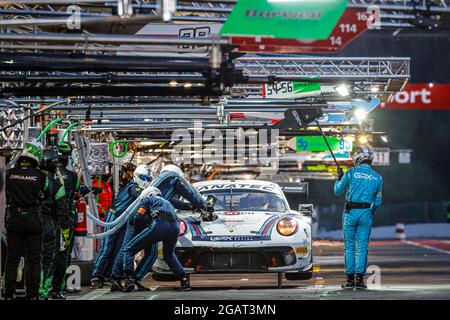 22 Campbell Matt (aus), Bamber Earl (nzl), Jaminet Mathieu (Fra), GPX Martini Racing, Porsche 911 GT3-R (911.II), Action-BOXENSTOPP während der TotalEnergies 24 Hours of Spa, 6. Lauf der Fanatec GT World Challenge Europe Powered by AWS 2021, vom 28. Juli bis 1. August, 2021 auf dem Circuit de Spa-Francorchamps, in Stavelot, Belgien - Foto François Flamand / DPPI Stockfoto