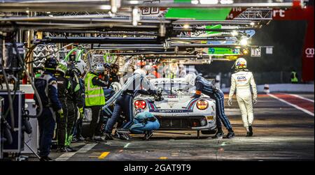 22 Campbell Matt (aus), Bamber Earl (nzl), Jaminet Mathieu (Fra), GPX Martini Racing, Porsche 911 GT3-R (911.II), Action-BOXENSTOPP während der TotalEnergies 24 Hours of Spa, 6. Lauf der Fanatec GT World Challenge Europe Powered by AWS 2021, vom 28. Juli bis 1. August, 2021 auf dem Circuit de Spa-Francorchamps, in Stavelot, Belgien - Foto Francois Flamand / DPPI Stockfoto