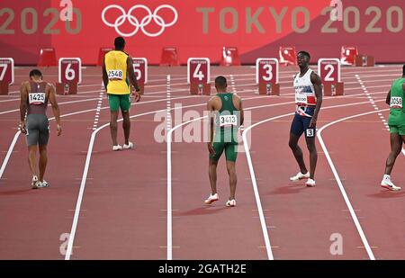Tokio, Japan. August 2021. Reece Prescod (1. R) aus Großbritannien reagiert während des 100-Meter-Halbfinales der Männer bei den Olympischen Spielen 2020 in Tokio, Japan, am 1. August 2021. Quelle: Jia Yuchen/Xinhua/Alamy Live News Stockfoto