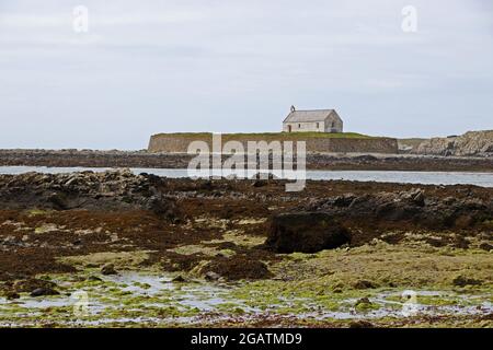 Die Kirche St. Cwyfan, Llangwyfan, die Kirche im Meer, Anglesey Stockfoto