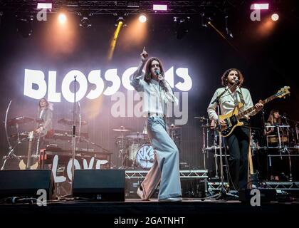 Lulworth, Dorset UK, Samstag, 31. Juli 2021 Blossoms tritt am 2. Tag des Camp Beestival 2021, Lulworth Castle, Dorset, live auf der Castle Stage auf. Kredit: DavidJensen / Empics Unterhaltung / Alamy Live Nachrichten Stockfoto