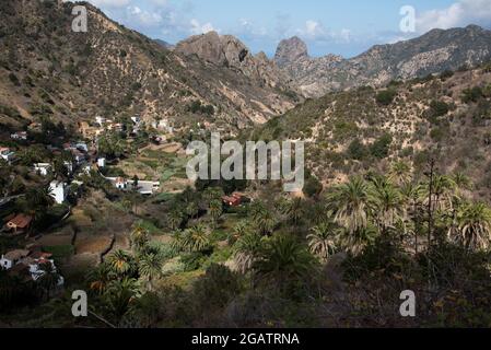 Banda de las Rosas liegt am oberen Ende des Valle Hermoso, direkt unter den Vulkanstöpseln von La Meseta bei La Gomera im kanarischen Archipel. Stockfoto